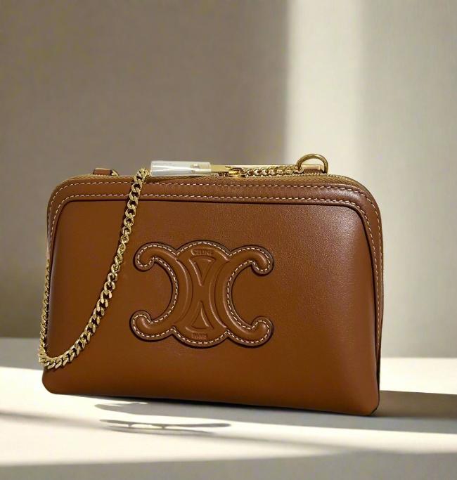 CELINE -Clutch on Chain Cuir triomphe in smooth calfskin - WOMEN